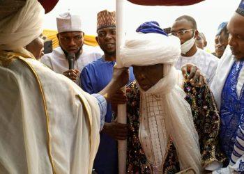 Handling over of the Staff of Office by 
the Grand Imam of Yorubaland and Chief Imam of Ibadanland, Sheik AbdulGaniyy Agbotomokekere