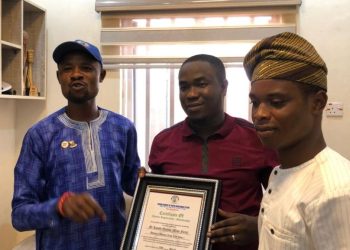 • L-R Aṣojú Ọdọ Alawode Rahmon, Chairman, YCYW Oyo State, Bliss Farm Boss, Mr. Kayode Oyeleke and Mogaji Olajuwon Subair Ilé Nla