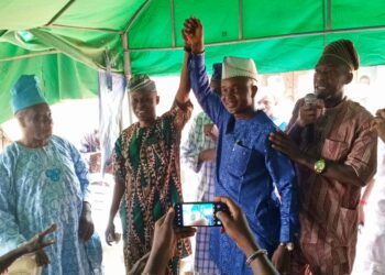 Ona Ara LG Chairman, Hon. Musibau Sanusi SHABA endorses Dr Temitope Kolapo Glorious' as PDP flag bearer