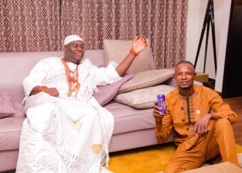 Asoju Odo Alawode Rahmon with the Ooni of Ife