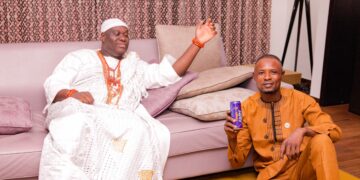 Asoju Odo Alawode Rahmon with the Ooni of Ife